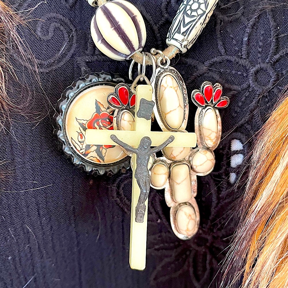 Artisan Unique Vintage Yellowstone
Beaded Bohemian Style Pendant Charms Necklace